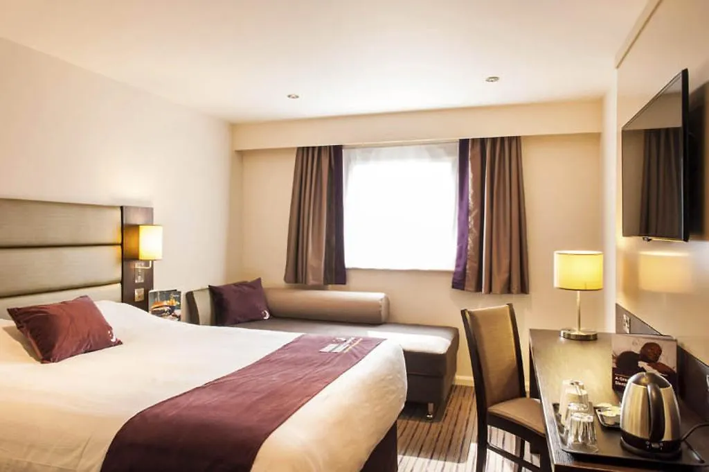 Premier Inn Luton Town Centre-1