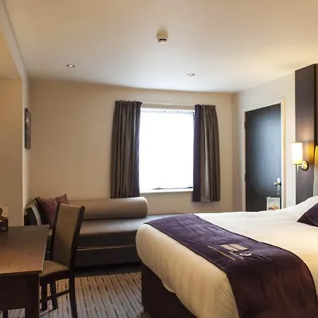Premier Inn Luton Town Centre-2